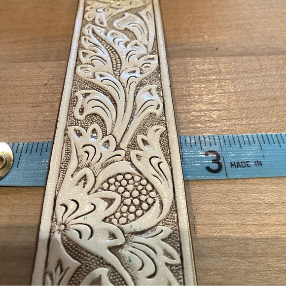 Vintage Cowgirl Tooled Leather Belt Strap - Picture 9 of 9